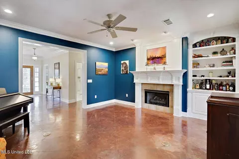 Living - 1120 Pointe Cv, Brandon, MS 39042 photo 2 of 4