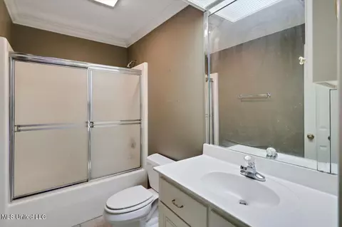 Bath - 1120 Pointe Cv, Brandon, MS 39042 photo 6 of 6