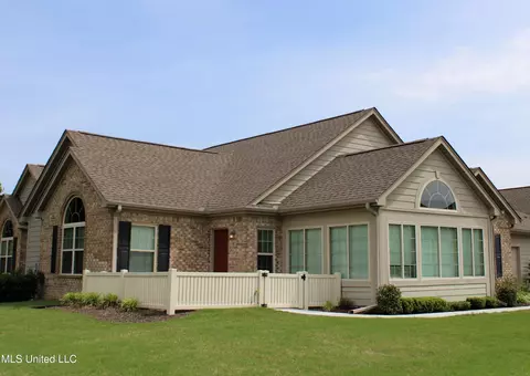 8653 Parkview Oaks Cir, Olive Branch, MS 38654
