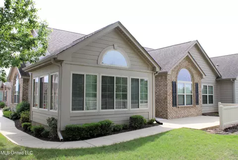 8649 Parkview Oaks Cir, Olive Branch, MS 38654