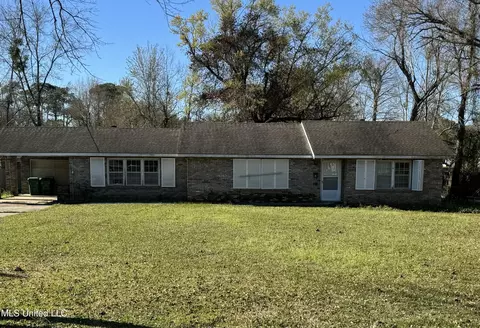 211 47th St, Gulfport, MS 39507