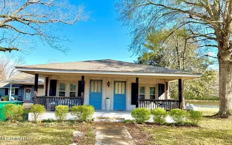 703 Mallalieu Dr, Brookhaven, MS 39601