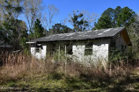 16185 Magnolia St, Kiln, MS 39556
