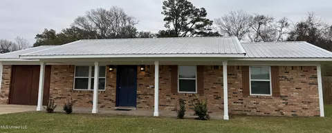 201 Hunter Dr, Ocean Springs, MS 39564