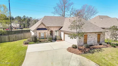 609 Greenfield Ridge Dr E, Brandon, MS 39042