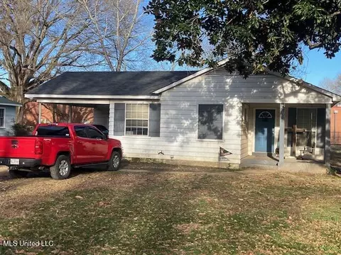306 Camille St, Senatobia, MS 38668