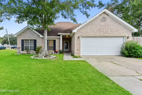 11053 Pin Oak Dr, Biloxi, MS 39532