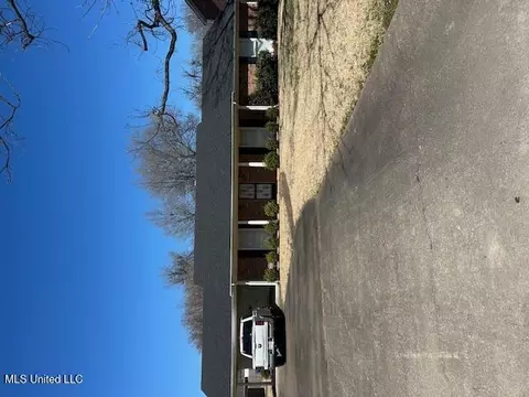 1113 W 2nd St, Clarksdale, MS 38614