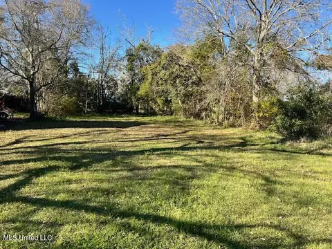 2317 Choctaw Ave, Pascagoula, MS 39567