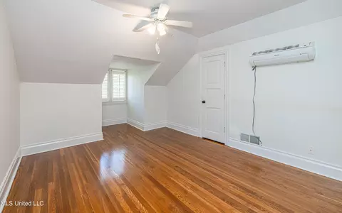 Bedroom - 1616 Eastover Dr, Jackson, MS 39211 photo 6 of 11