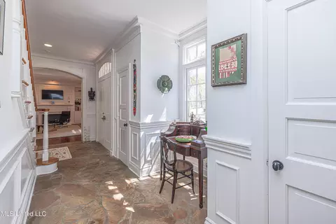 Entry Way - 1616 Eastover Dr, Jackson, MS 39211 photo 5 of 9