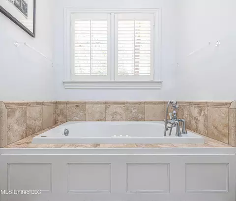 Bath - 1616 Eastover Dr, Jackson, MS 39211 photo 3 of 11