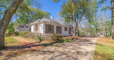 Exterior - 1616 Eastover Dr, Jackson, MS 39211 photo 6 of 18