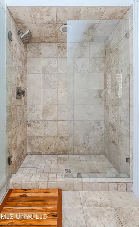 Bath - 1616 Eastover Dr, Jackson, MS 39211 photo 7 of 11