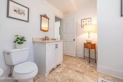 Bath - 1616 Eastover Dr, Jackson, MS 39211 photo 2 of 11