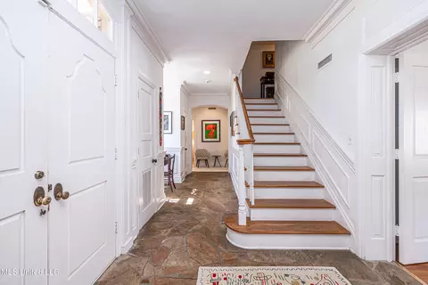 Entry Way - 1616 Eastover Dr, Jackson, MS 39211 photo 2 of 9