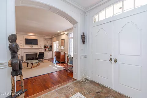 Entry Way - 1616 Eastover Dr, Jackson, MS 39211 photo 3 of 9