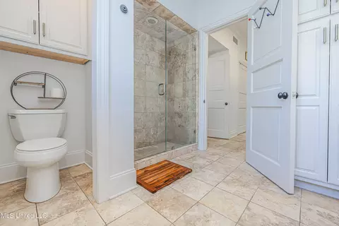 Bath - 1616 Eastover Dr, Jackson, MS 39211 photo 6 of 11