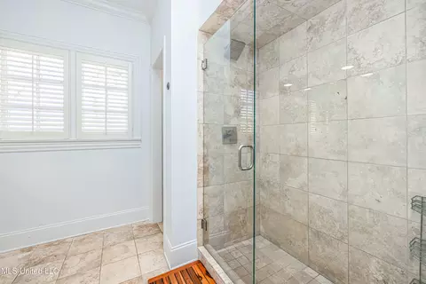 Bath - 1616 Eastover Dr, Jackson, MS 39211 photo 4 of 11