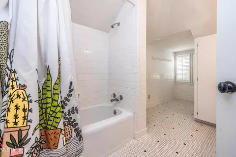 Bath - 1616 Eastover Dr, Jackson, MS 39211 photo 8 of 11