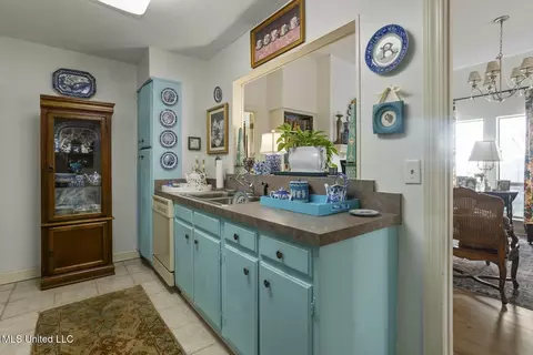 Kitchen - 209 River Pl, Jackson, MS 39211 photo 2 of 4