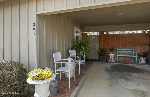 Exterior - 209 River Pl, Jackson, MS 39211 photo 8 of 8