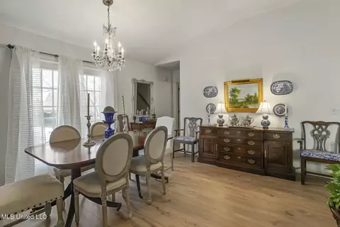 Dining - 209 River Pl, Jackson, MS 39211 photo 1 of 2