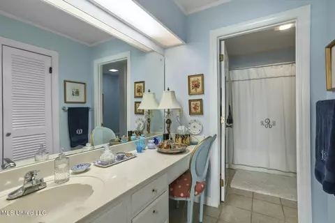 Bath - 209 River Pl, Jackson, MS 39211 photo 1 of 2