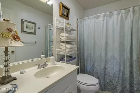 Bath - 209 River Pl, Jackson, MS 39211 photo 2 of 2