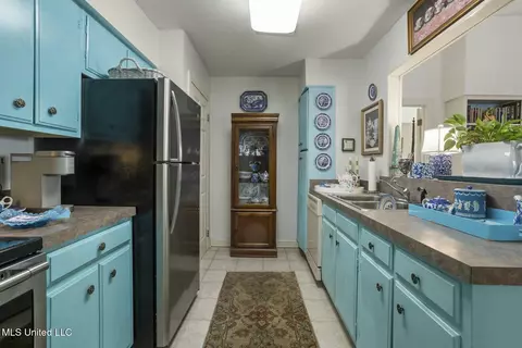 Kitchen - 209 River Pl, Jackson, MS 39211 photo 4 of 4