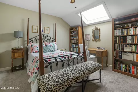 Bedroom - 209 River Pl, Jackson, MS 39211 photo 1 of 4