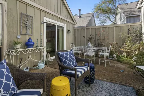 Exterior - 209 River Pl, Jackson, MS 39211 photo 7 of 8