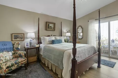 Bedroom - 209 River Pl, Jackson, MS 39211 photo 2 of 4