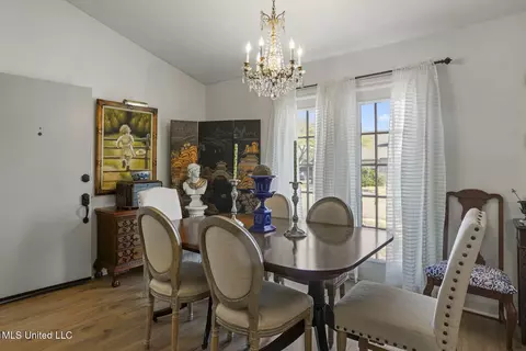 Dining - 209 River Pl, Jackson, MS 39211 photo 2 of 2