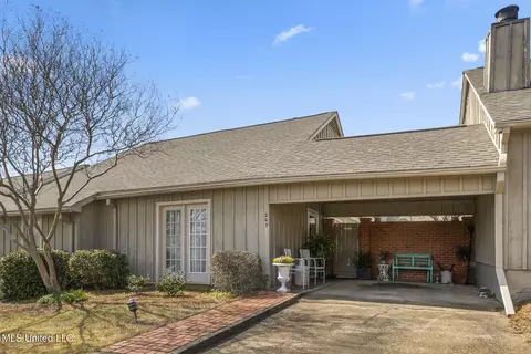 Exterior - 209 River Pl, Jackson, MS 39211 photo 2 of 8