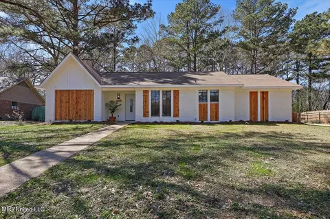 637 Cedar Springs Dr, Byram, MS 39272