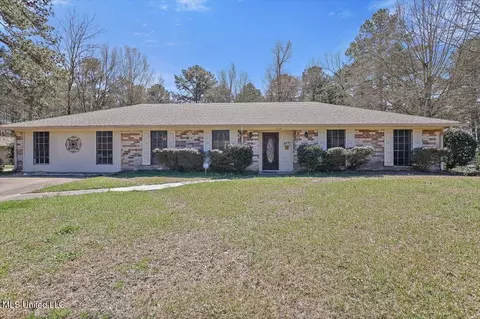 113 Dickson Dr, Brandon, MS 39042