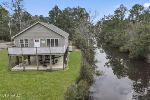 5022 Lory St, Bay Saint Louis, MS 39520