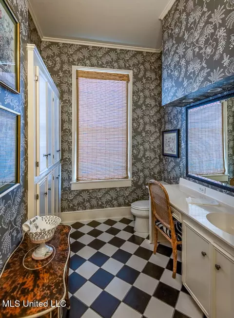 Bath - 706 State St, Natchez, MS 39120 photo 2 of 5