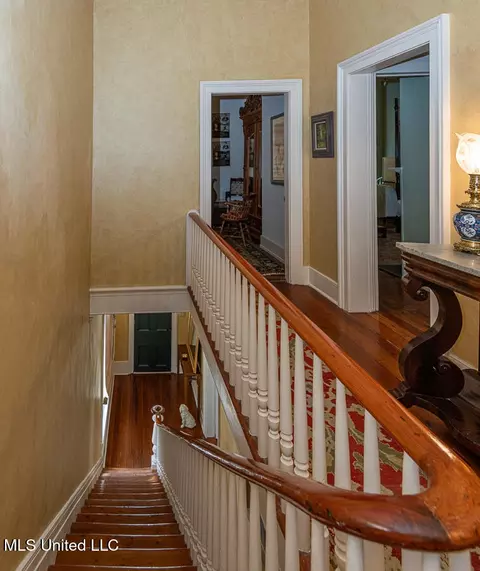 Entry Way - 706 State St, Natchez, MS 39120 photo 3 of 5