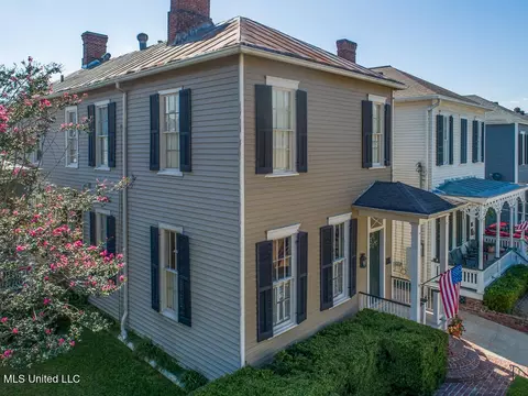 Exterior - 706 State St, Natchez, MS 39120 photo 2 of 7