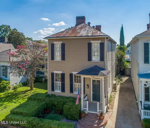 Exterior - 706 State St, Natchez, MS 39120 photo 1 of 7