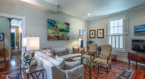 Living - 706 State St, Natchez, MS 39120 photo 2 of 6