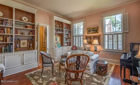 Living - 706 State St, Natchez, MS 39120 photo 6 of 6