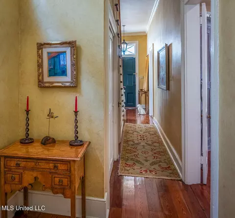 Entry Way - 706 State St, Natchez, MS 39120 photo 5 of 5
