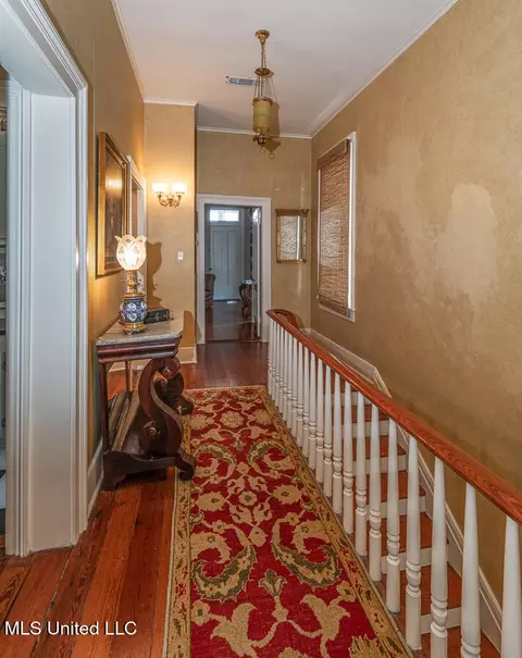 Entry Way - 706 State St, Natchez, MS 39120 photo 4 of 5