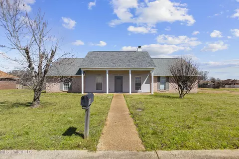 1002 Windmill Dr, Byram, MS 39272