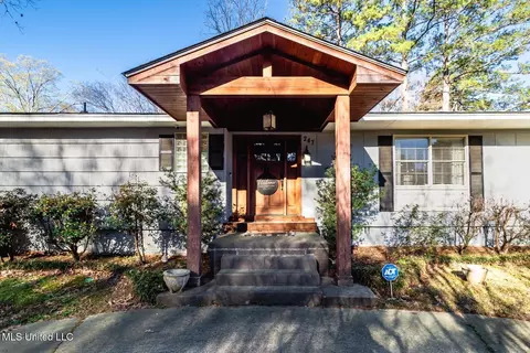 247 Chippewa Cir, Jackson, MS 39211