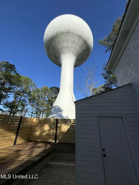 Exterior - 852 Garvin St, Jackson, MS 39206 photo 6 of 6