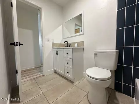 Bath - 852 Garvin St, Jackson, MS 39206 photo 8 of 8